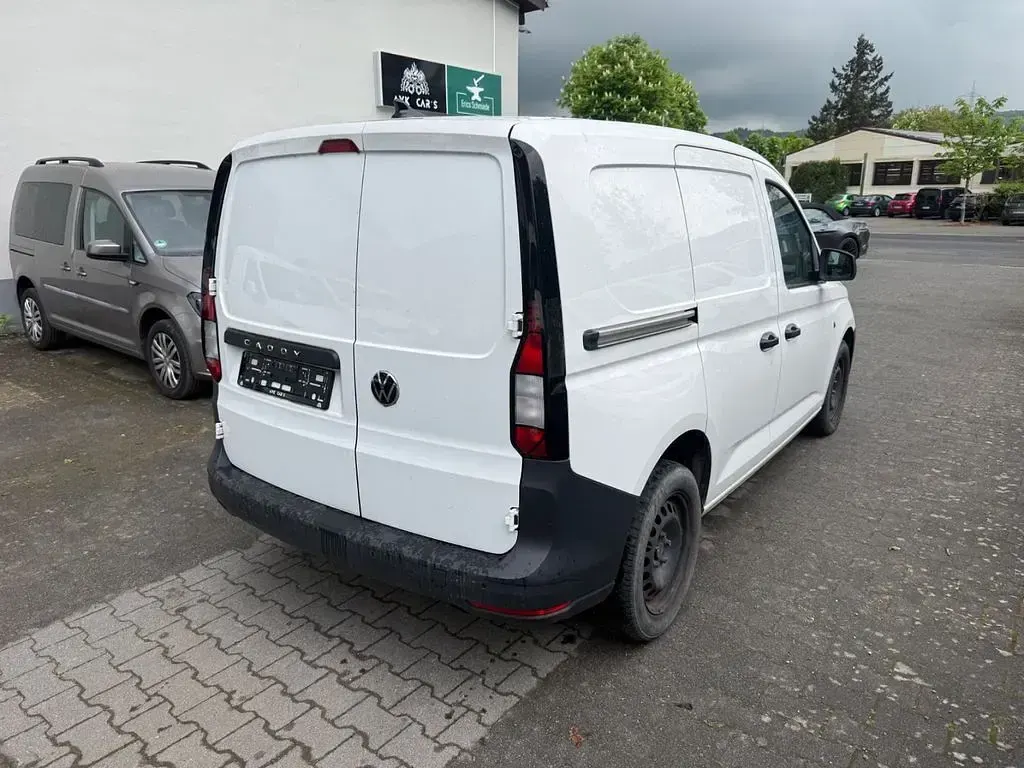 Usata VW Caddy Basis 102 CV (75 kW) 2022 Bianco Monovolume