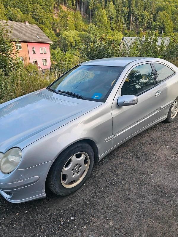 Grau Gebraucht 2005 Mercedes C180 Coupé | 1.200 € (Superpreis) - Bild 1/4
