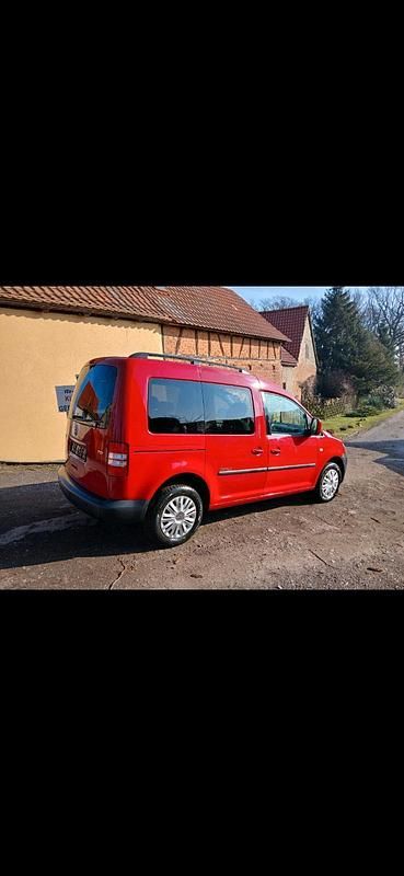 Gebraucht VW Caddy Trendline 105 PS (77 kW) 2011 Rot Van / Kleinbus