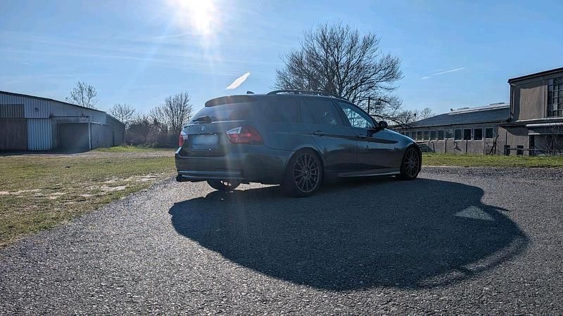 Gebraucht BMW 320 163 PS (119 kW) 2007 Grau Kombi