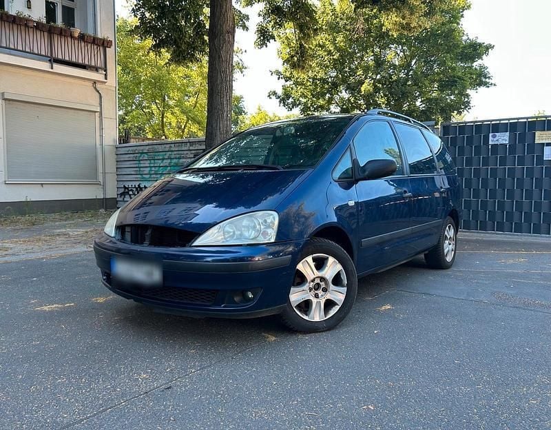 Blau Gebraucht 2002 Ford Galaxy Ghia Van / Kleinbus | 990 € (Superpreis) - Bild 1/4