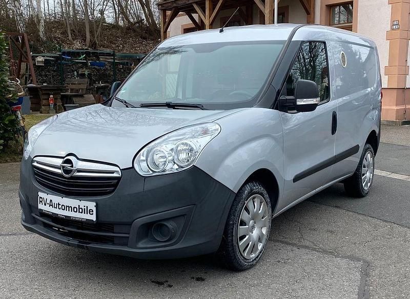 Gebraucht Opel Combo Edition 95 PS (69 kW) 2018 Silber Van / Kleinbus