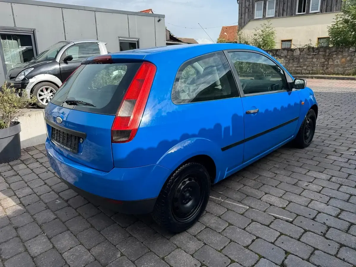 Gebraucht Ford Fiesta 60 PS (44 kW) 2003 Blau Kleinwagen