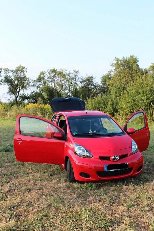 Rot Gebraucht 2010 Toyota Aygo Kleinwagen | 1.850 € (Superpreis) - Bild 1/4