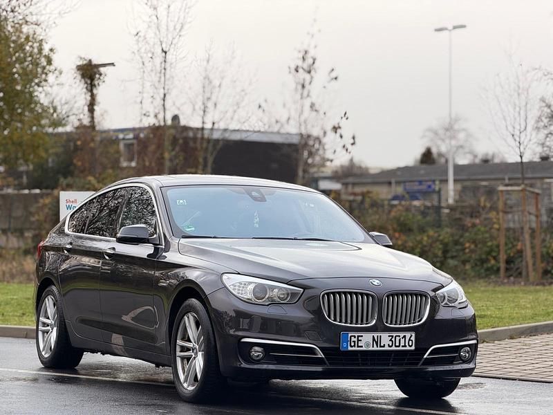 Grau Gebraucht 2015 BMW 520 Limousine | 11.350 € (Guter Preis) - Bild 1/4