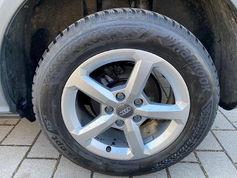 Gebraucht Audi Q2 Basis 116 PS (85 kW) 2019 Grau SUV