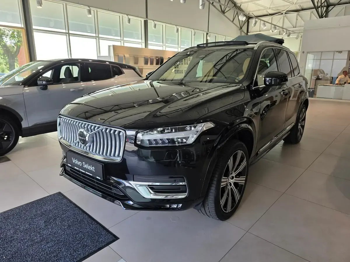 Gebraucht Volvo XC90 Ultimate 235 PS (172 kW) 2023 Onyx black / metallic SUV