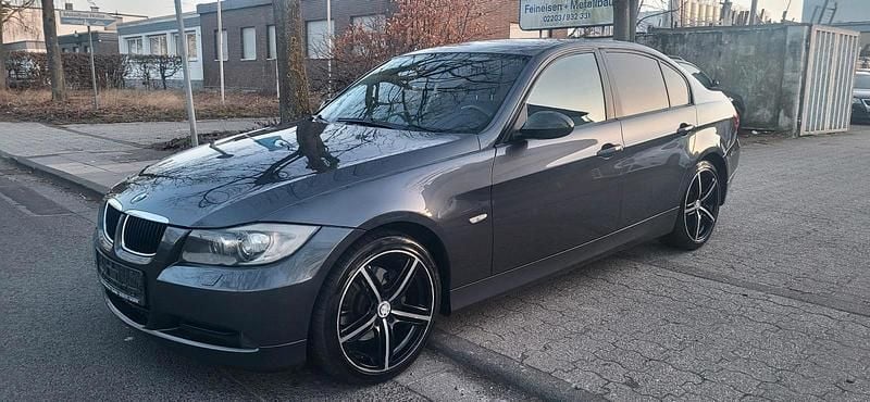Gebraucht BMW 320 177 PS (130 kW) 2008 Grau Limousine