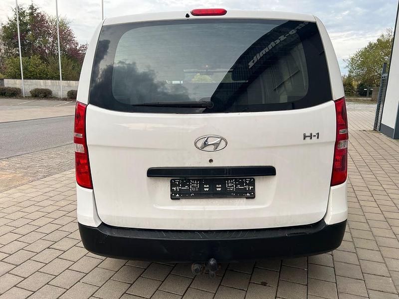 Gebraucht Hyundai H-1 116 PS (85 kW) 2015 Weiß Van / Kleinbus