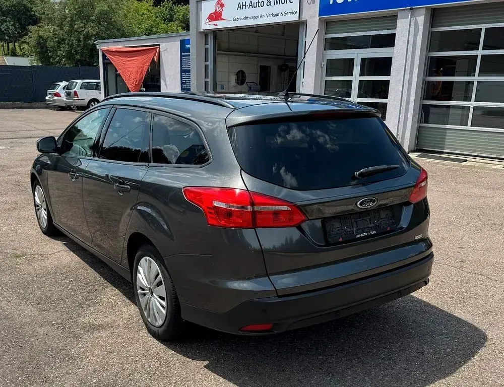 Gebraucht Ford Focus Business Edition 125 PS (91 kW) 2017 Grau Limousine