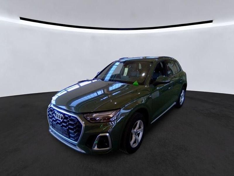 Distriktgrün metallic (metallic) Gebraucht 2023 Audi Q5 S-Line SUV | 38.799 € (Superpreis) - Bild 1/3