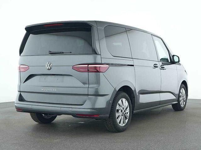 Second-hand VW Multivan Life 150 CP (110 kW) 2025 Gri Monovolum