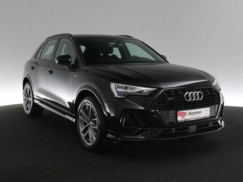 Gebraucht Audi Q3 S-Line 190 PS (139 kW) 2022 Mythosschwarz metallic (metallic) SUV