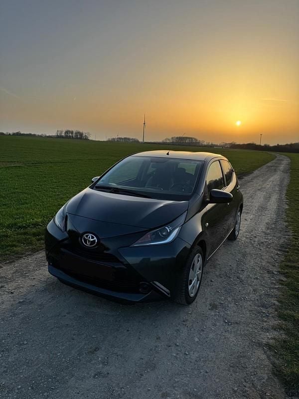 Gebraucht Toyota Aygo 72 PS (52 kW) 2015 Grau Kleinwagen