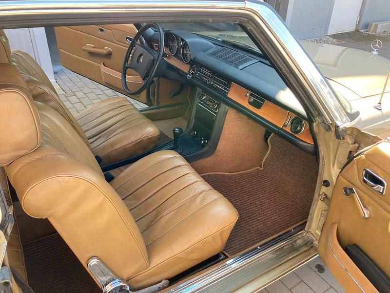 Gebraucht Mercedes 280 185 PS (136 kW) 1974 Gold Coupé