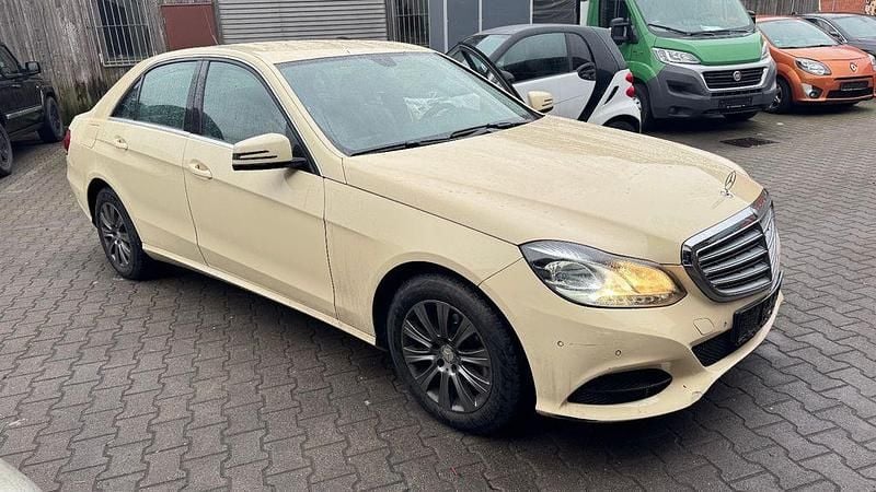 Beige Gebraucht 2015 Mercedes E220 Limousine | 4.700 € (Superpreis) - Bild 1/4