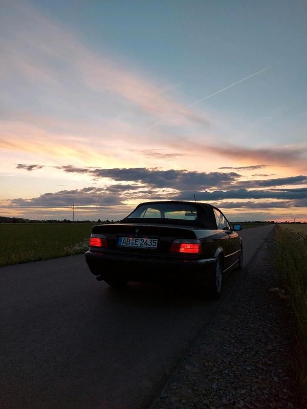 Schwarz Gebraucht 1999 BMW 320 Cabriolet Cabrio | 8.999 € (Fairer Preis) - Bild 1/4
