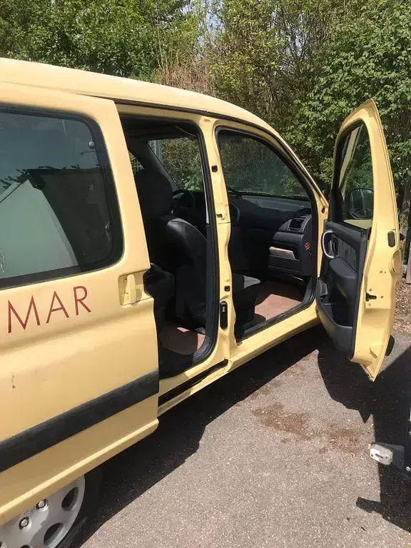 Gebraucht Peugeot Partner 109 PS (80 kW) 2001 Gelb Van / Kleinbus