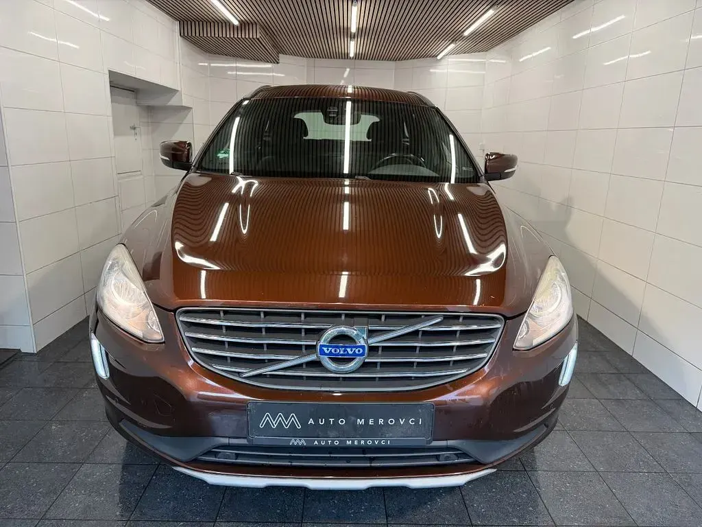 Gebraucht Volvo XC60 Momentum 150 PS (110 kW) 2017 Braun SUV