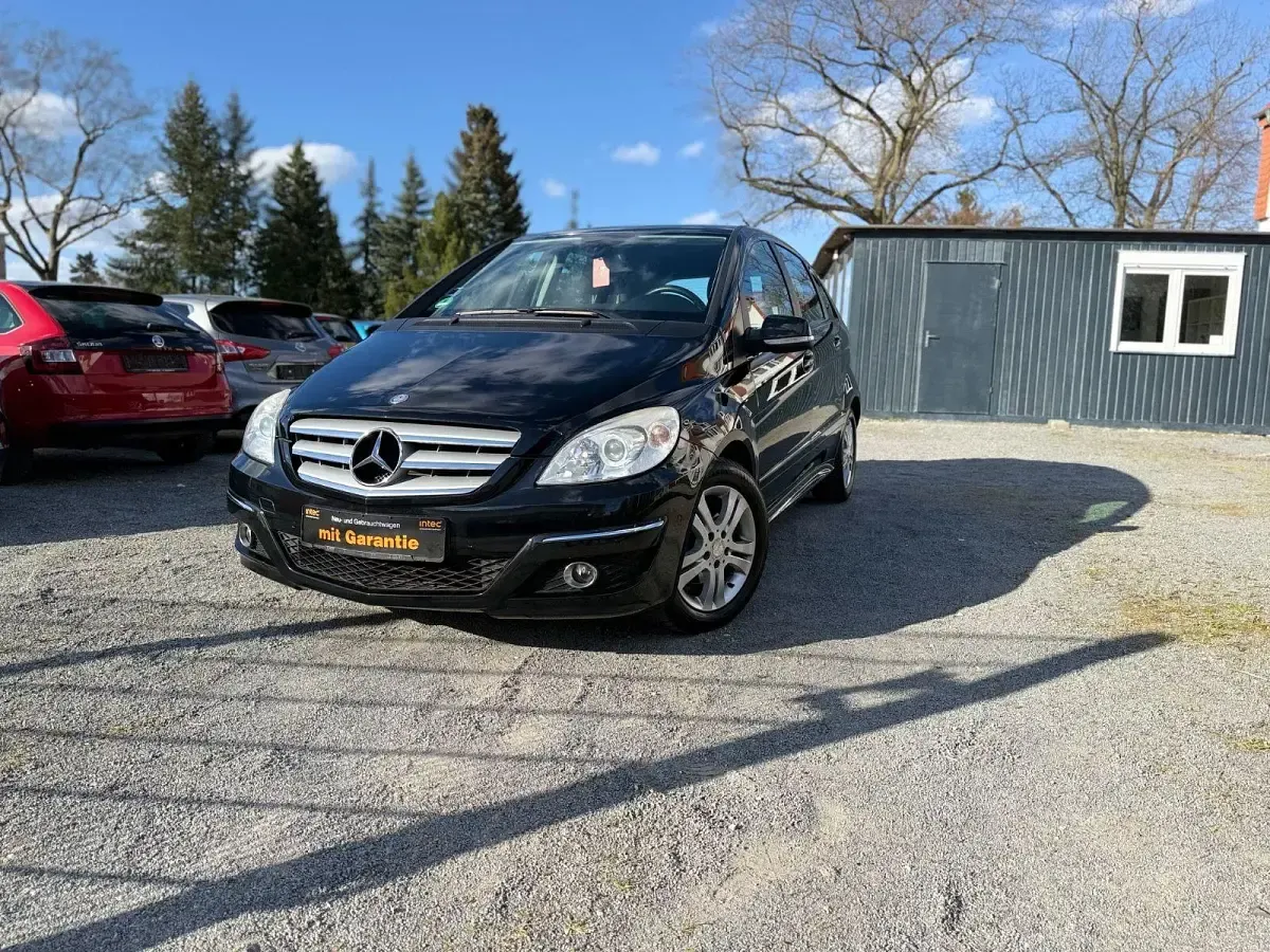 Gebraucht Mercedes B180 116 PS (85 kW) 2011 Schwarz Kleinwagen