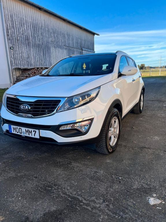 Weiß Gebraucht 2014 Kia Sportage Spirit SUV | 9.499 € (Fairer Preis) - Bild 1/4