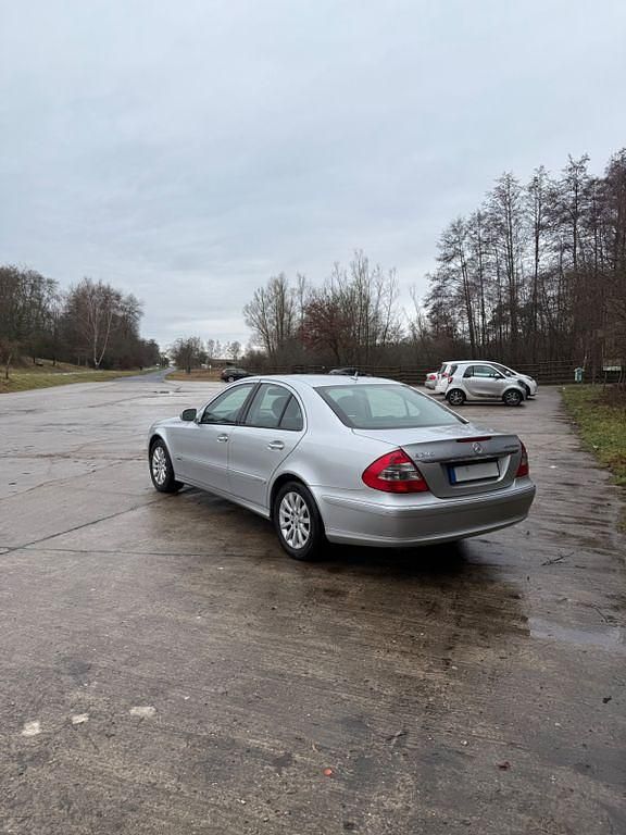 Gebraucht Mercedes E200 Elegance 184 PS (135 kW) 2006 Silber Limousine
