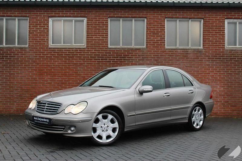 Grau Gebraucht 2006 Mercedes C200 Elegance Limousine | 3.350 € (Fairer Preis) - Bild 1/4