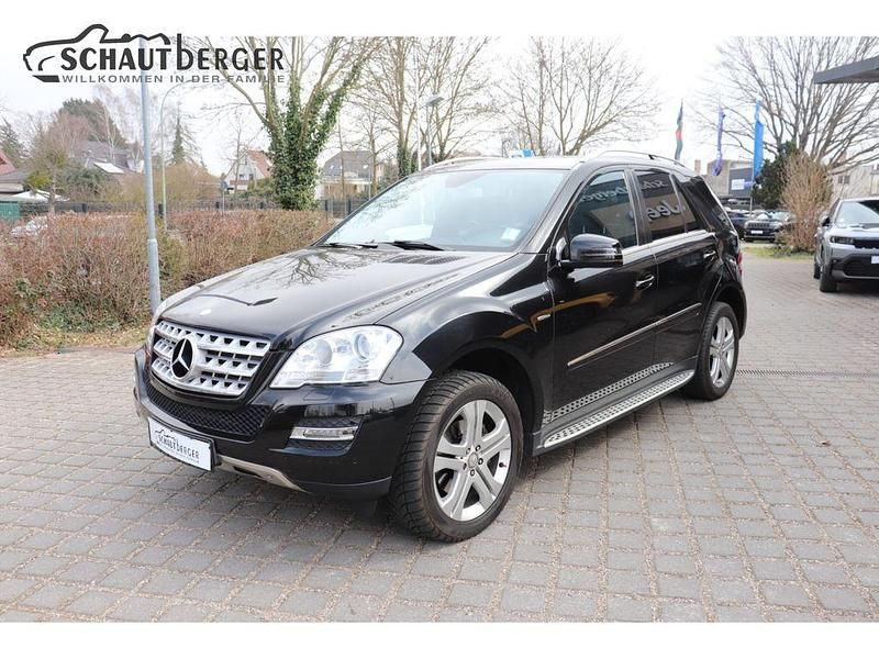 Gebraucht Mercedes 300 204 PS (150 kW) 2010 Obsidianschwarz SUV