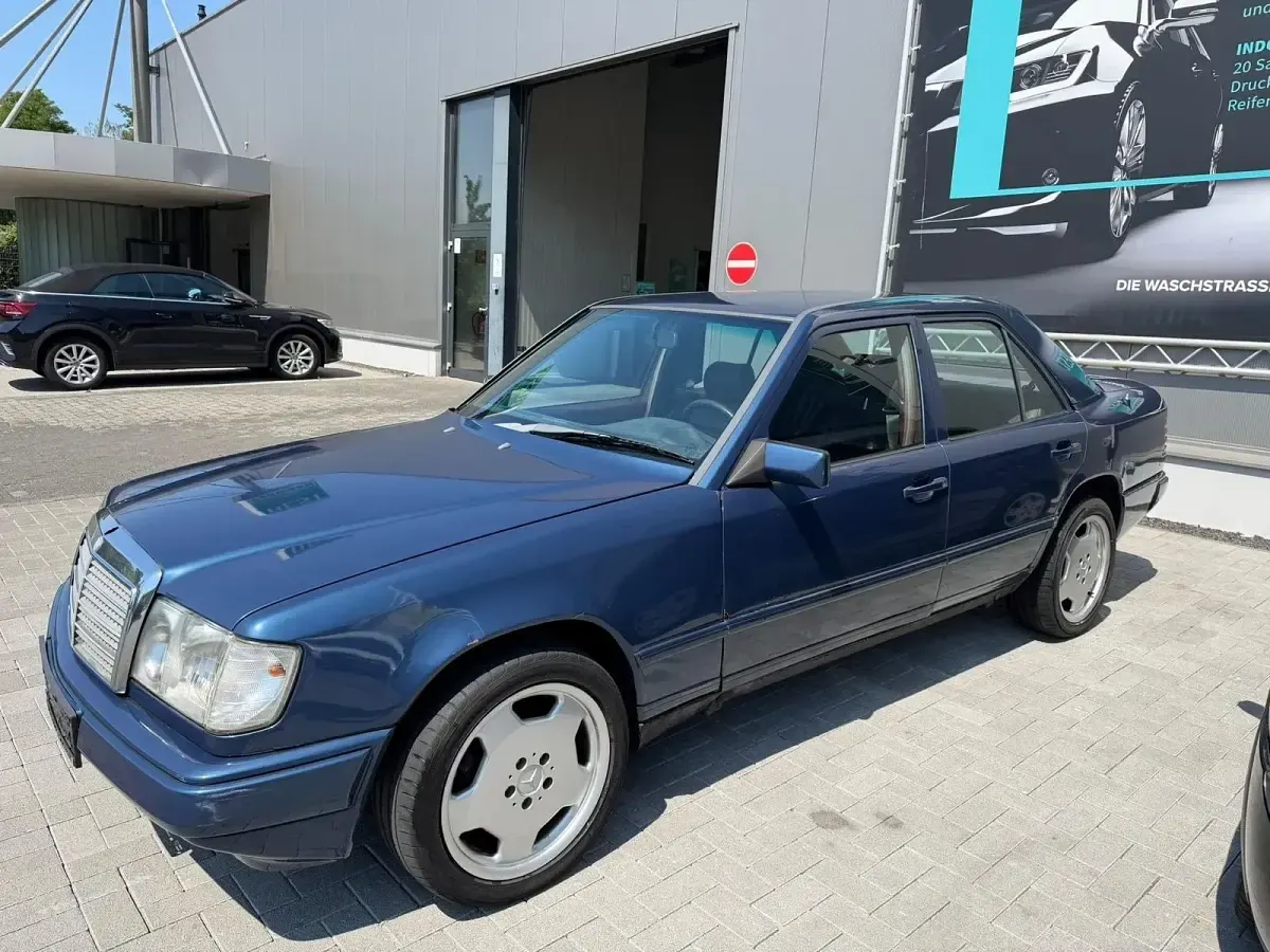 Gebraucht Mercedes 300 188 PS (138 kW) 1988 Blau Limousine
