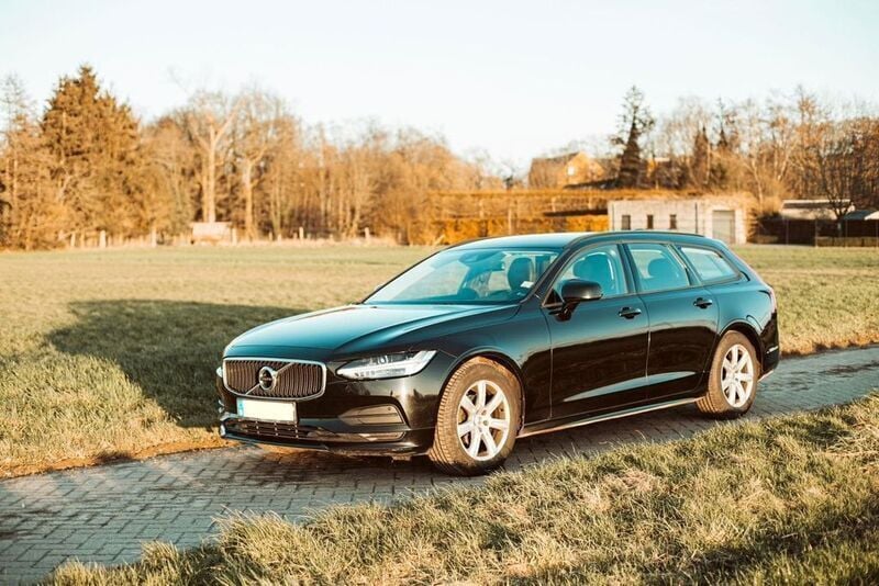 Schwarz Gebraucht 2018 Volvo V90 Kombi | 14.900 € (Guter Preis) - Bild 1/4