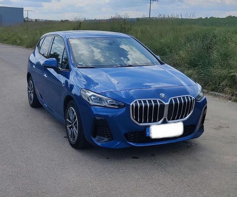 Blau Gebraucht 2022 BMW 225 M Sport Van / Kleinbus | 29.999 € (Teuer) - Bild 1/4