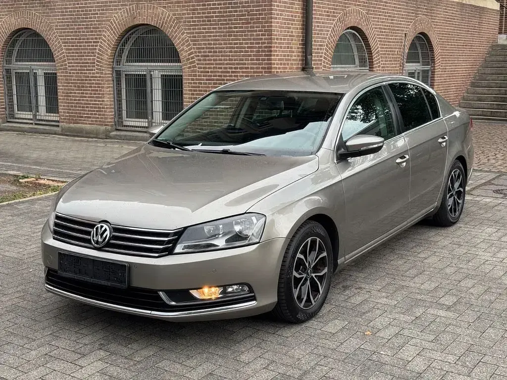 Gebraucht VW Passat Comfortline 105 PS (77 kW) 2014 Braun Limousine