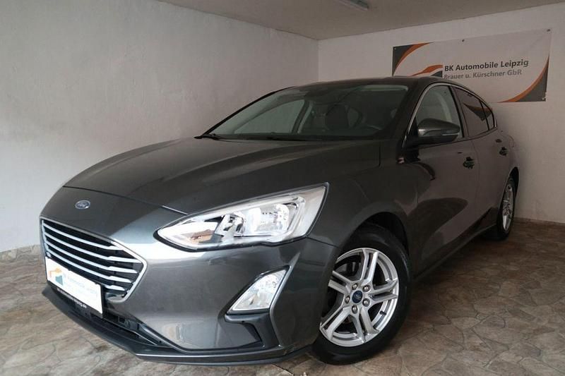 Grau Gebraucht 2019 Ford Focus Cool & Connect Limousine | 10.490 € (Guter Preis) - Bild 1/4