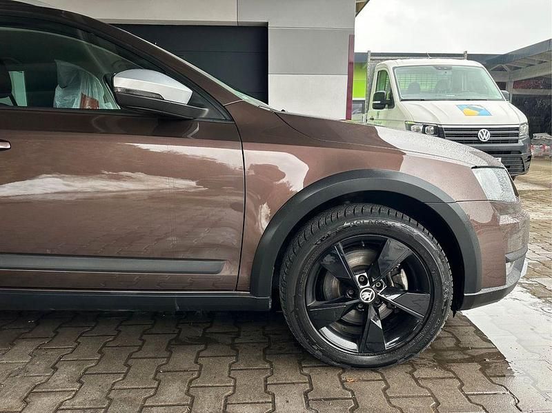 Gebraucht Skoda Octavia 184 PS (135 kW) 2015 Braun Kleinwagen