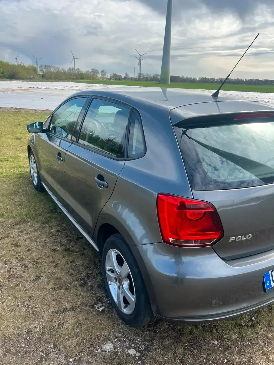 Gebraucht VW Polo 75 PS (55 kW) 2013 Grau Kleinwagen