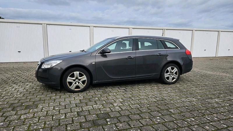 Gebraucht Opel Insignia Sport 160 PS (117 kW) 2013 Grau Kombi