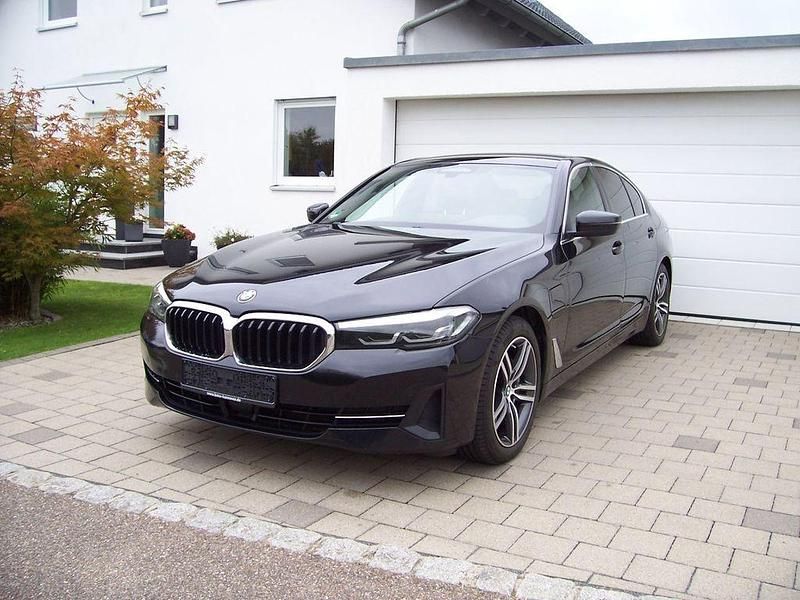 Schwarz Gebraucht 2021 BMW 530e Performance Limousine | 27.990 € (Teuer) - Bild 1/4
