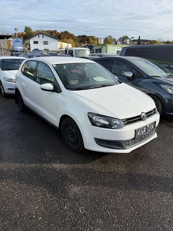 Weiß Gebraucht 2010 VW Polo Trendline Limousine | 2.300 € (Superpreis) - Bild 1/4