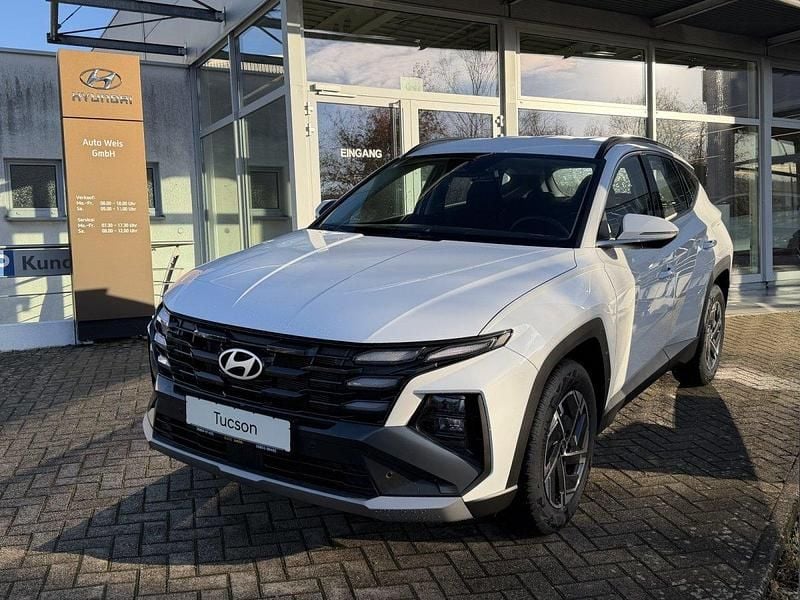 Atlas white Neu 2025 Hyundai Tucson Select SUV | 30.650 € (Fairer Preis) - Bild 1/4