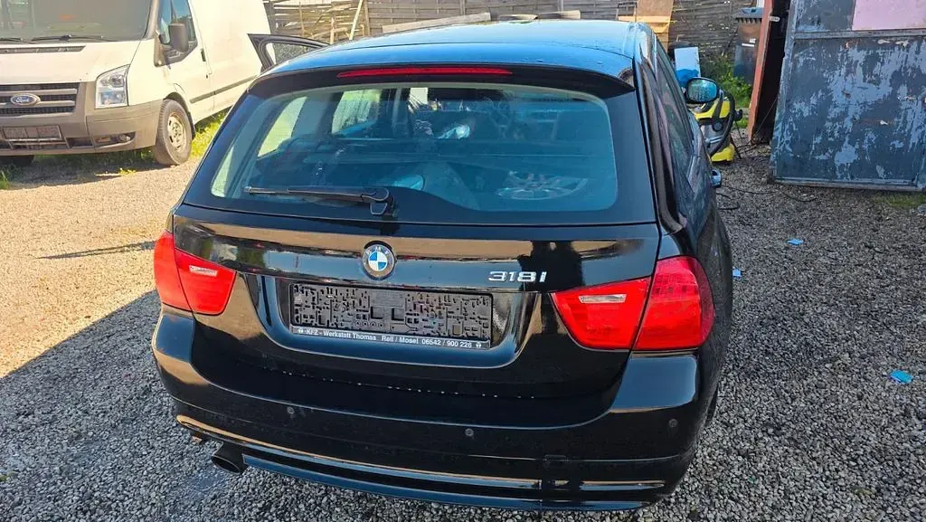 Usata BMW 318 143 CV (105 kW) 2009 Nero Station wagon