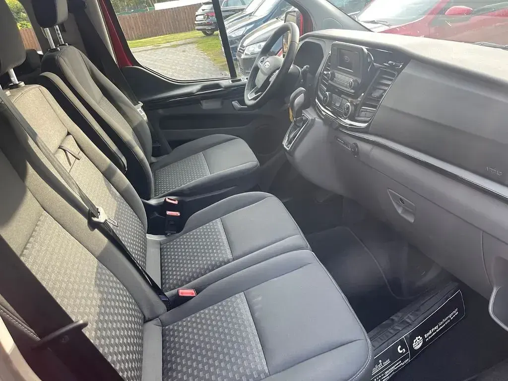 Gebraucht Ford Tourneo 131 PS (96 kW) 2023 Rot Van / Kleinbus