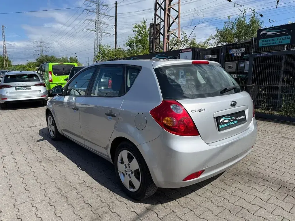 Gebraucht Kia Ceed LX 126 PS (92 kW) 2009 Silber Kleinwagen