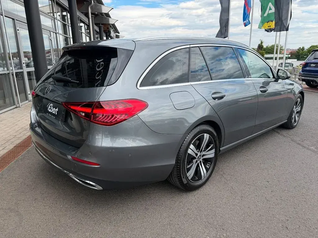 Gebraucht Mercedes 220 Avantgarde 200 PS (147 kW) 2022 Grau Limousine