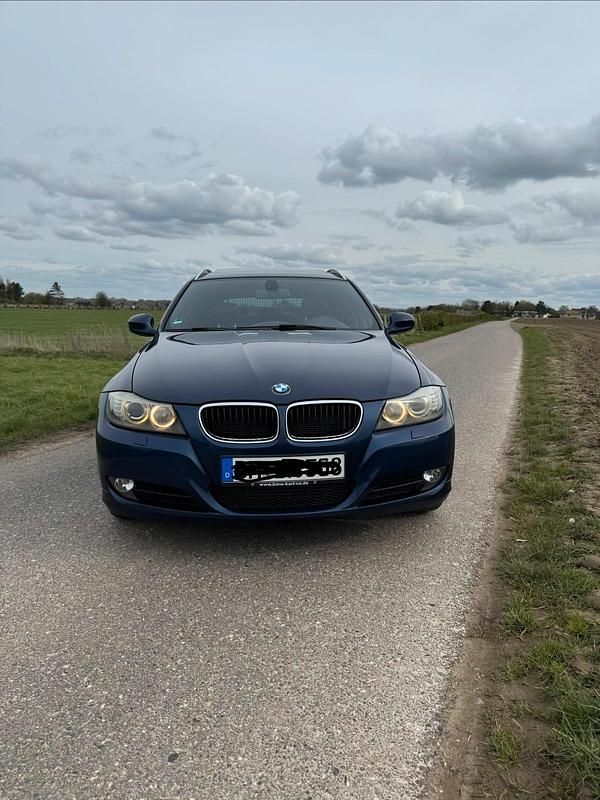 Gebraucht BMW 320 184 PS (135 kW) 2012 Blau Kombi