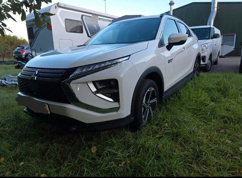 Weiß Gebraucht 2022 Mitsubishi Eclipse Cross Basis SUV | 23.300 € (Fairer Preis) - Bild 1/4