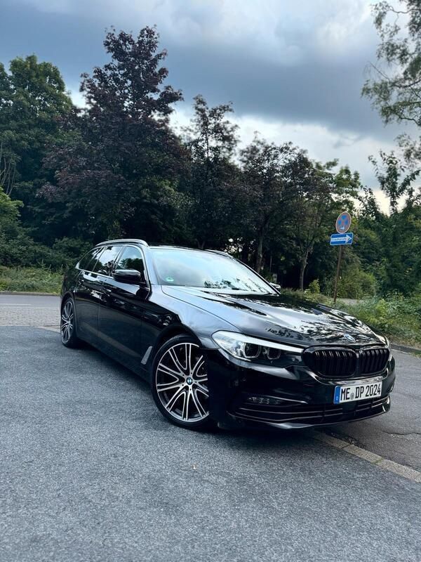 Schwarz Gebraucht 2018 BMW 520 Sport Line Kombi | 24.500 € (Teuer) - Bild 1/4