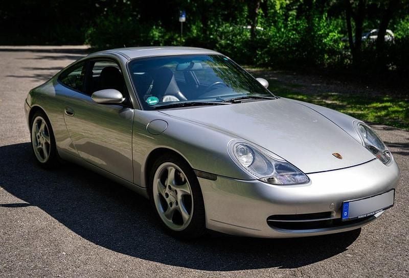 Silber Gebraucht 1999 Porsche 911 Carrera 4 Coupé | 35.499 € (Fairer Preis) - Bild 1/4