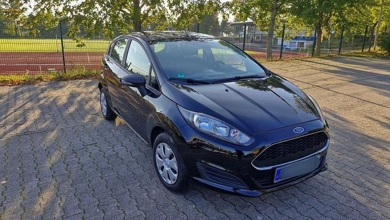 Schwarz Gebraucht 2016 Ford Fiesta Ambiente Kleinwagen | 5.950 € (Fairer Preis) - Bild 1/4