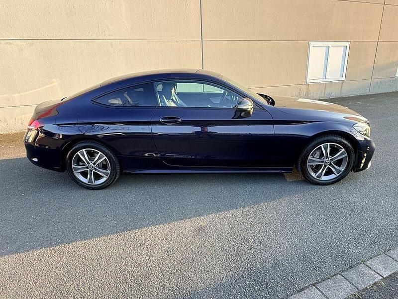 Gebraucht Mercedes C180 156 PS (114 kW) 2018 Blau Coupé