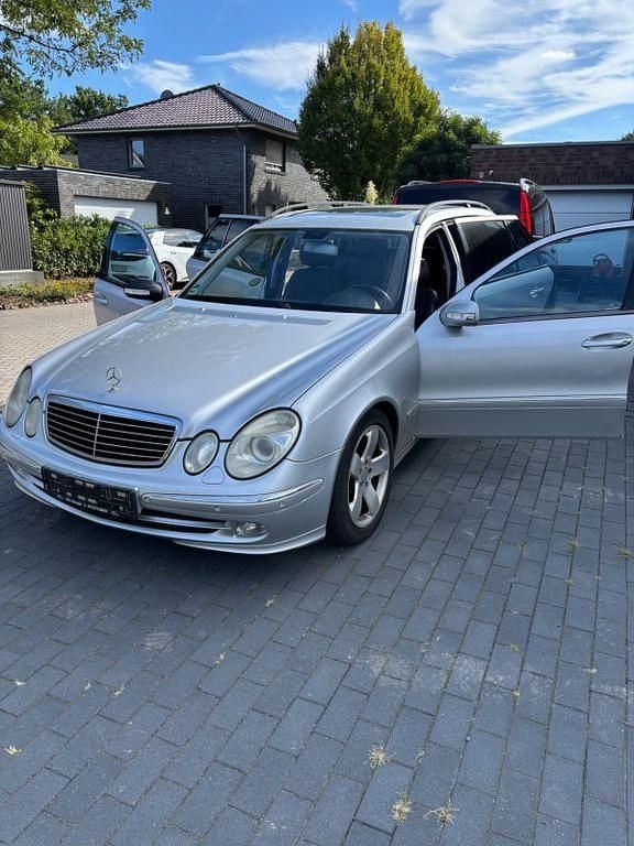 Silber Gebraucht 2002 Mercedes E320 Avantgarde Kombi | 2.250 € (Guter Preis) - Bild 1/4
